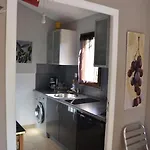شقة 2 Pieces Avec Terrasse Dans Petite A 150m De La *